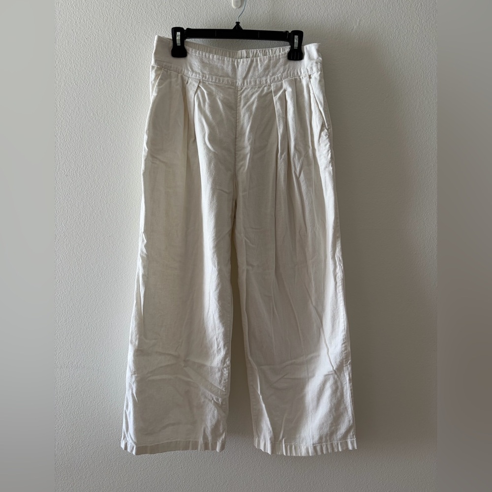 Abercrombie & Fitch Women's Cream Pleated Trousers